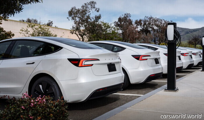 I prezzi delle auto potrebbero aumentare di $12.000 con le nuove tariffe con i veicoli elettrici che hanno il più grande successo / Carscoops